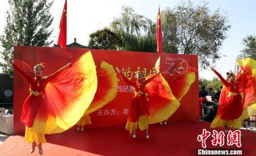 中國(guó)僑網(wǎng)歌唱祖國(guó),。 張道正 攝