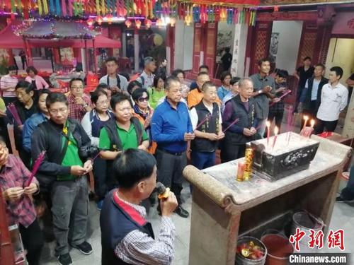 中國(guó)僑網(wǎng)泰國(guó)宋卡城隍廟省親團(tuán)回福建海澄“省親”,。 施必祥 攝