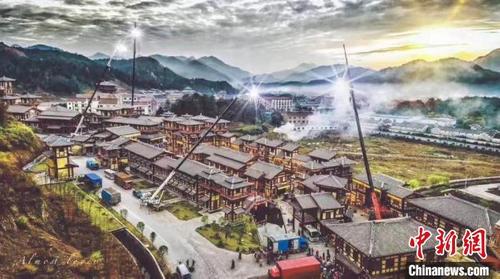 中國(guó)僑網(wǎng)位于浙江金華的橫店影視拍攝基地。金華宣傳部提供