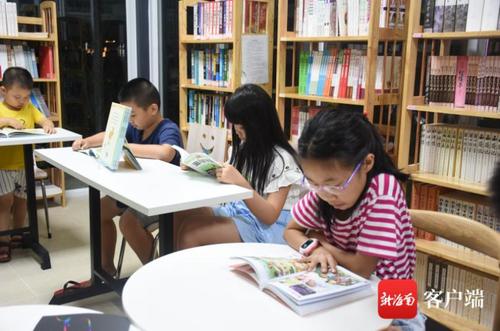 中國僑網(wǎng)讀書分享會現(xiàn)場。記者 吳岳文 攝