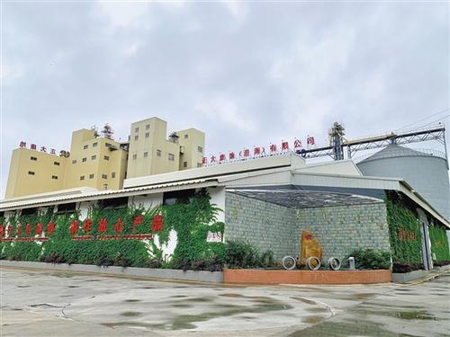 中國僑網(wǎng)正大集團是最早進入汕頭的外資企業(yè),,廠區(qū)里有“0001”標(biāo)志,。(蟻璐雅 攝)