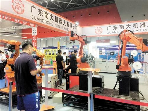 中國僑網工業(yè)機器人在各領域應用非常廣泛,。