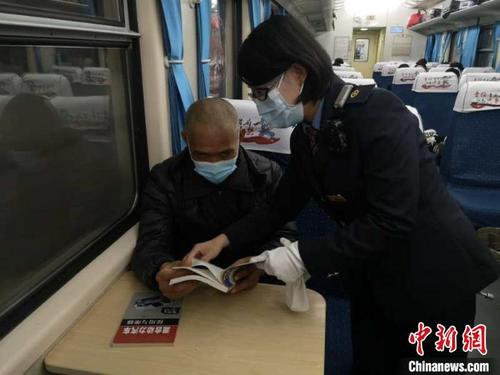 中國僑網(wǎng)截至目前,列車已開行3000余趟,,輸送旅客300多萬人次,。 王清文 攝