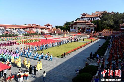 中國僑網(wǎng)圖為祭典儀式在媽祖天后廣場舉行,。 王東明 攝