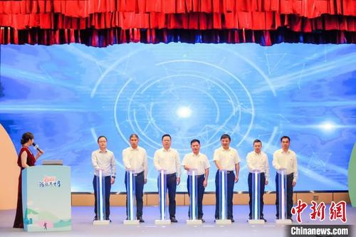 中國(guó)僑網(wǎng)11月11日,福建泉州臺(tái)商投資區(qū)首屆海絲英才月活動(dòng)正式啟動(dòng)。李麗芬 攝