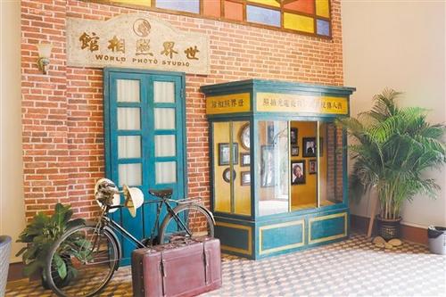 中國僑網僑創(chuàng)中心的裝修融入了新寧鐵路臺山站,、華僑照相館等歷史街景,。