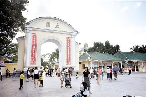 中國僑網(wǎng)立園牌坊頗具風(fēng)格。(《江門日報》 易航/攝)