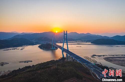 中國僑網(wǎng)圖為沙埕灣跨海大橋。 劉超超 攝