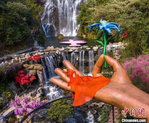 中國僑網(wǎng)新項目“拈花之手”亮相廣東清遠(yuǎn)古龍峽(資料圖),?!×唷z