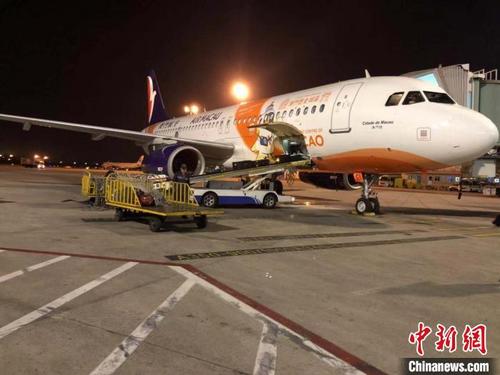 中國僑網(wǎng)澳門航空航班抵達青島流亭機場,。(資料圖)澳門航空提供
