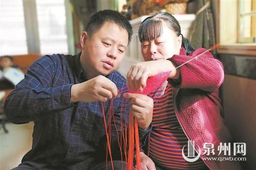 中國僑網(wǎng)王玉華手把手傳授編織技藝
