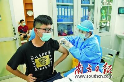 中國僑網(wǎng)暨南大學(xué)港澳籍學(xué)生在學(xué)校接種疫苗,。受訪者供圖