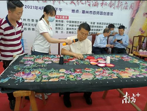 中國僑網(wǎng)潮州珠繡具有高貴,、典雅,、包容,、創(chuàng)新四大特點,。