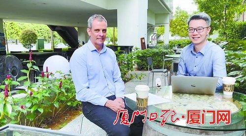 中國(guó)僑網(wǎng)新加坡Xinterra科創(chuàng)公司CEO Patrick在線與廈門市企業(yè)家分享創(chuàng)業(yè)經(jīng)驗(yàn),。廈門日?qǐng)?bào)記者 吳君寧