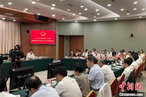 中國(guó)僑網(wǎng)會(huì)議現(xiàn)場(chǎng),?!↑S齡億 攝