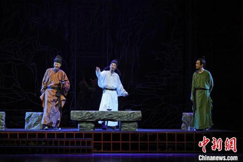 中國僑網(wǎng)北京人藝再演《杜甫》 北京人藝供圖