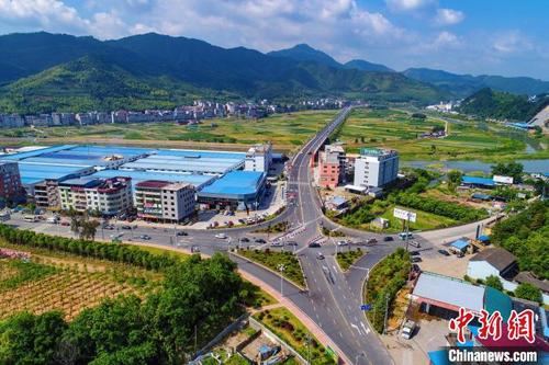 中國僑網(wǎng)圖為政和縣城區(qū)道路提升工程項目,?!≌涂h供圖