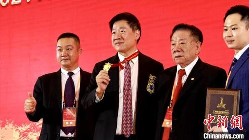 中國僑網(wǎng)2021年廣州市授予榮譽市民稱號大會在廣州舉行 王慶然 攝