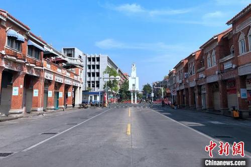 中國僑網(wǎng)3月18日0時起,福建泉州中心市區(qū)全域管控,。泉州中山路一片冷清,。 柯寧 攝