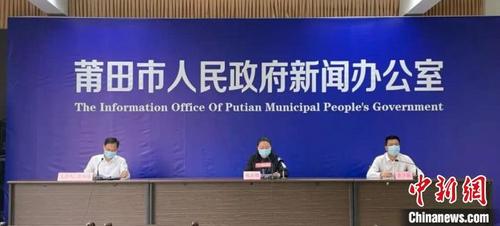 中國僑網(wǎng)3月20日,,莆田市人民政府新聞辦公室召開莆田市新冠疫情防控工作第二場新聞發(fā)布會,?!⒂垒x 攝