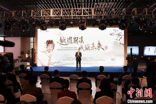 中國僑網(wǎng)紀(jì)念袁雪芬誕辰100周年暨致敬越劇改革80周年活動開幕式現(xiàn)場 鄭茹健 攝