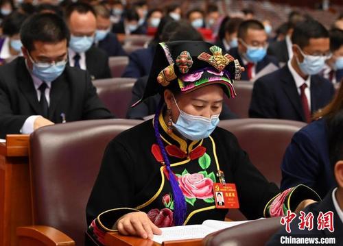 中國(guó)僑網(wǎng)陳望慧參加中國(guó)共產(chǎn)黨四川省第十二次代表大會(huì)?!“苍础z
