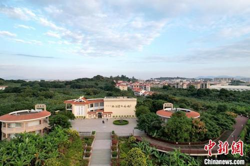 中國(guó)僑網(wǎng)航拍林語(yǔ)堂紀(jì)念館?!埥鸫āz
