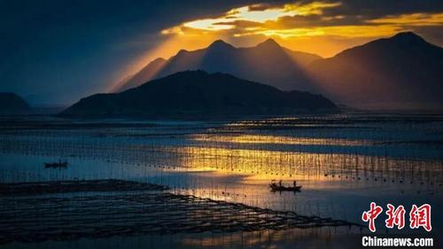 中國僑網(wǎng)霞浦縣三沙鎮(zhèn)東壁夕照,?!±钊辗肌z