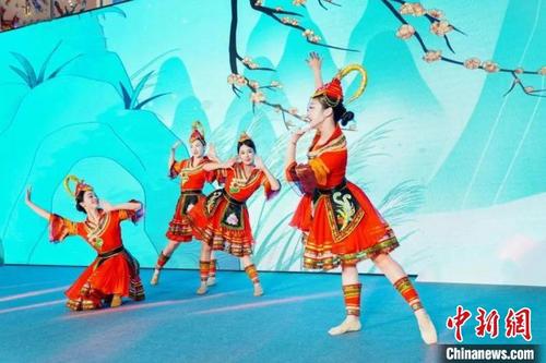中國僑網(wǎng)畬族歌舞表演,?!幍率形幕吐糜尉?供圖