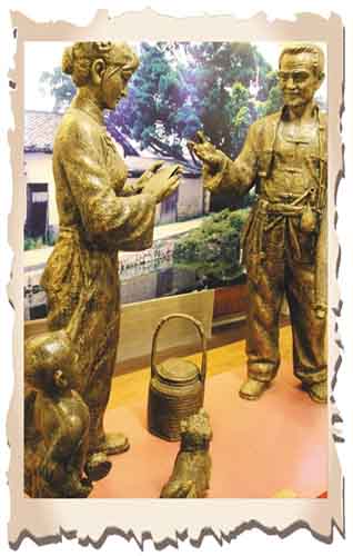 中國僑網(wǎng) 圖為廣東汕頭僑批文物館內(nèi)的關(guān)于“批來了”的場景復(fù)原,。(《人民日報(bào)海外版》/嚴(yán)瑜 攝)