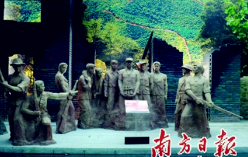 中山市史跡陳列館中,,鐵流12勇士紀(jì)念雕塑,。(何偉楠
