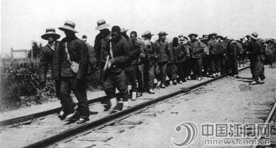 中國筑路工人緊急集結(jié),,趕往加拿大太平洋鐵路的新工地(傅健