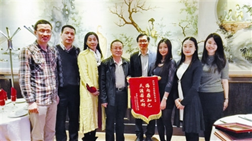 代表團(tuán)一行拜訪法國(guó)僑界社團(tuán)(郭永輝