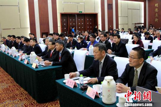 8日,來自馬來西亞,、菲利賓,、泰國(guó)、新加坡等21個(gè)國(guó)家和地區(qū)59個(gè)僑團(tuán)的130余位僑領(lǐng)在山東參加2015年山東海外華僑華人友好社團(tuán)大會(huì),?!±钚馈z