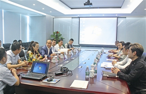 僑界青年到企業(yè)交流座談,,取創(chuàng)業(yè)真經(jīng),。深圳僑報(bào)記者