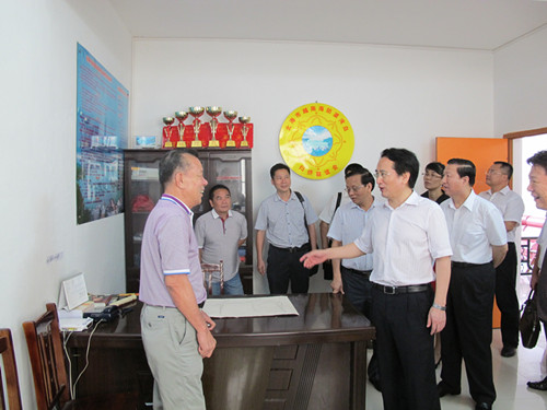 7月4日,譚天星副主任與北海市越南海防婆灣島歸僑聯(lián)誼會老歸僑親切交談,。
