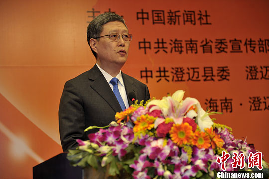 中國僑網(wǎng)圖為國務(wù)院僑辦副主任何亞非發(fā)表主旨演講,。中新網(wǎng)記者 駱云飛 攝