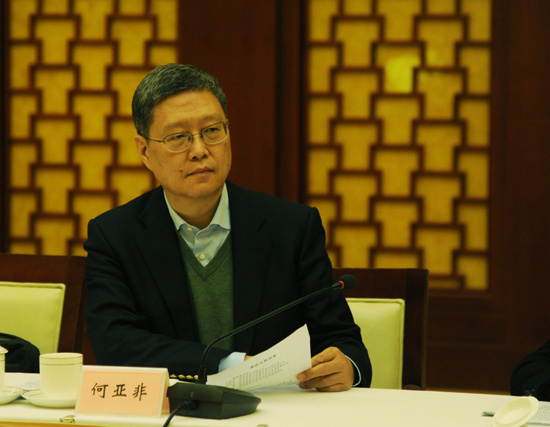 中國(guó)僑網(wǎng)3月23日,中國(guó)國(guó)務(wù)院僑務(wù)辦公室副主任何亞非一行來(lái)到合肥調(diào)研并與安徽省各級(jí)僑務(wù)與涉僑部門(mén),、相關(guān)院校及僑界代表30余人進(jìn)行座談,,圍繞新形勢(shì)下更好地做好僑務(wù)工作聽(tīng)取意見(jiàn)和建議。中新社發(fā) 張婭子 攝