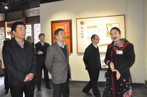 中國僑網(wǎng)任啟亮考察國僑辦華文教育基地,。