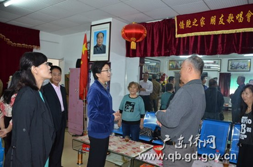 考察僑胞之家