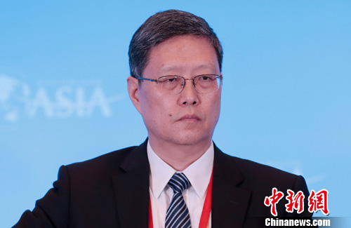 資料圖:國(guó)務(wù)院僑辦副主任何亞非。中新社發(fā)