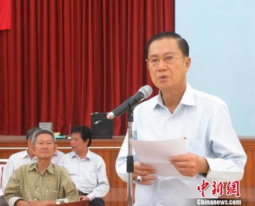 中國僑網(wǎng)資料圖:圖為2014年7月楊啟秋在華社聚會上致辭。