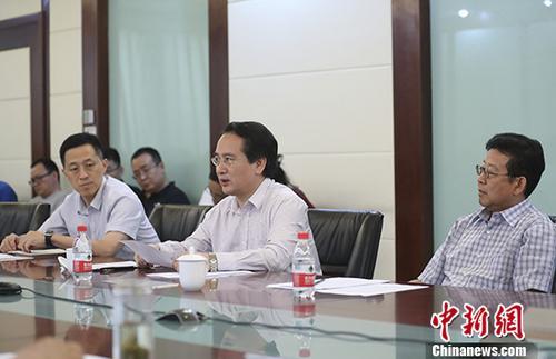 中國僑網(wǎng)中國新聞社8月6日在北京召開2018年年中工作會,,中央統(tǒng)戰(zhàn)部副部長譚天星出席會議并講話。盛佳鵬 攝