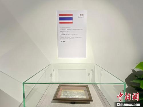 中國僑網(wǎng)展出的泰國工藝品 李典 攝