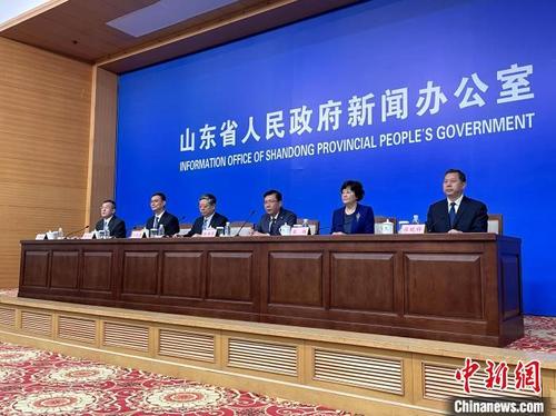 中國僑網(wǎng)8月3日,山東省人民政府召開新聞發(fā)布會(huì),介紹“2021對話山東——日本·山東產(chǎn)業(yè)合作交流會(huì)”情況,?!O宏瑗 攝