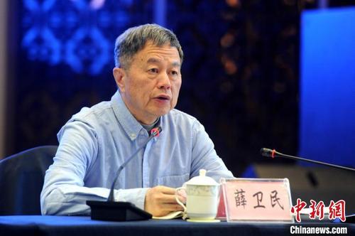 中國僑網(wǎng)10月22日,,福建省政協(xié)副主席,、致公黨福建省委會(huì)主委薛衛(wèi)民在阿壩州開展脫貧攻堅(jiān)民主監(jiān)督調(diào)研工作座談會(huì)上講話?!埥鸫āz