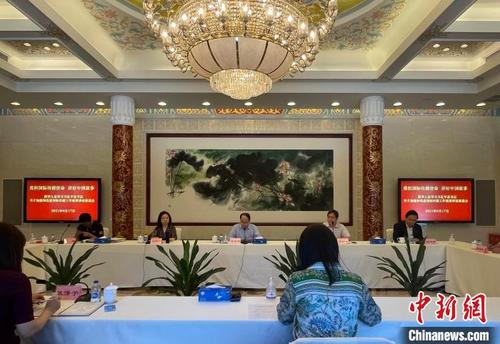 中國僑網(wǎng)6月17日,留學人員學習習近平總書記關于加強和改進國際傳播工作重要講話座談會在北京舉行,。周曉航 攝