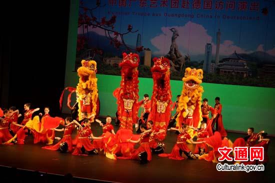 廣東省藝術團在德國烏珀塔爾市演出?開場舞《神州鼓韻》