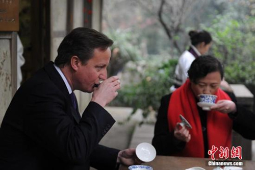 英國(guó)首相卡梅倫品嘗中國(guó)茶