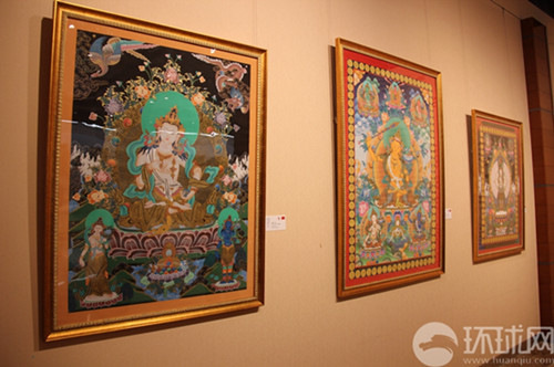 中國(guó)僑網(wǎng)圖為尼泊爾及中國(guó)藝術(shù)家創(chuàng)作的幅精美唐卡作品,,散發(fā)著濃郁的文化氣息,。(趙衍龍 攝)